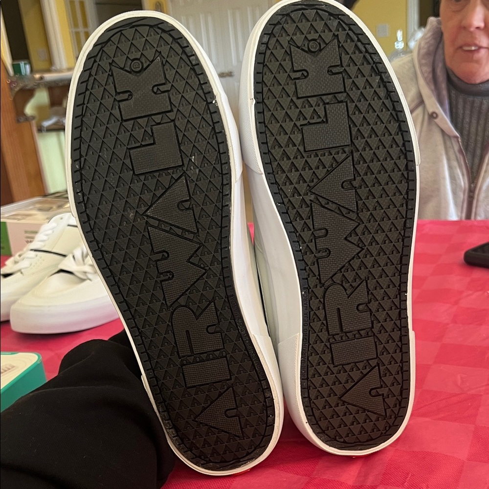 Airwalk White and Black Sneakers - Picture 4 of 4